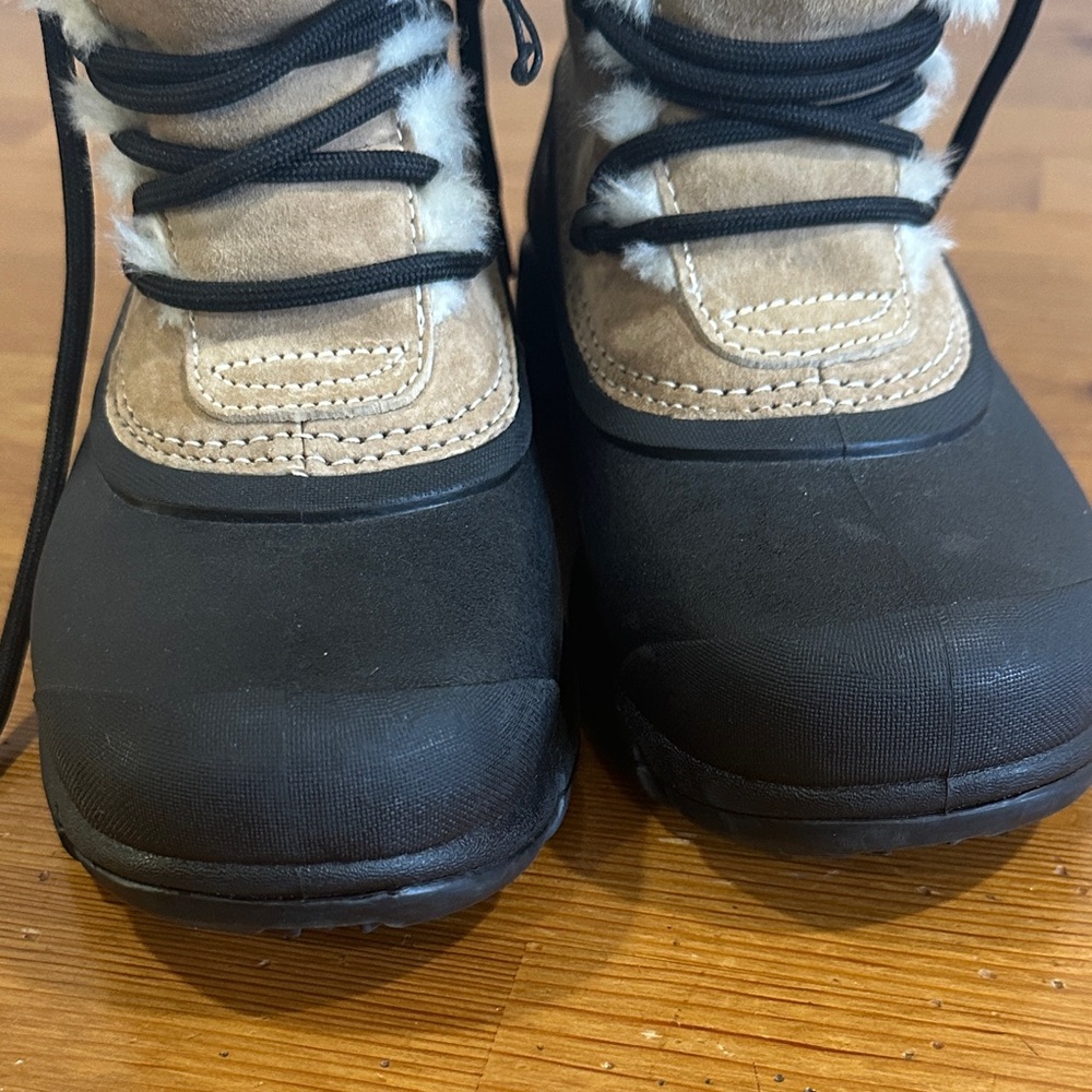 Sorel Women's Tan and Black Ankle Boots - Picture 9 of 16